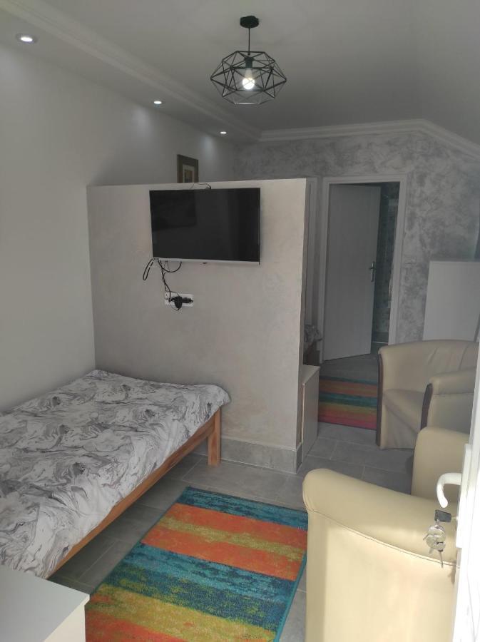سميديريفو Vila Mila Riverside Apartments المظهر الخارجي الصورة