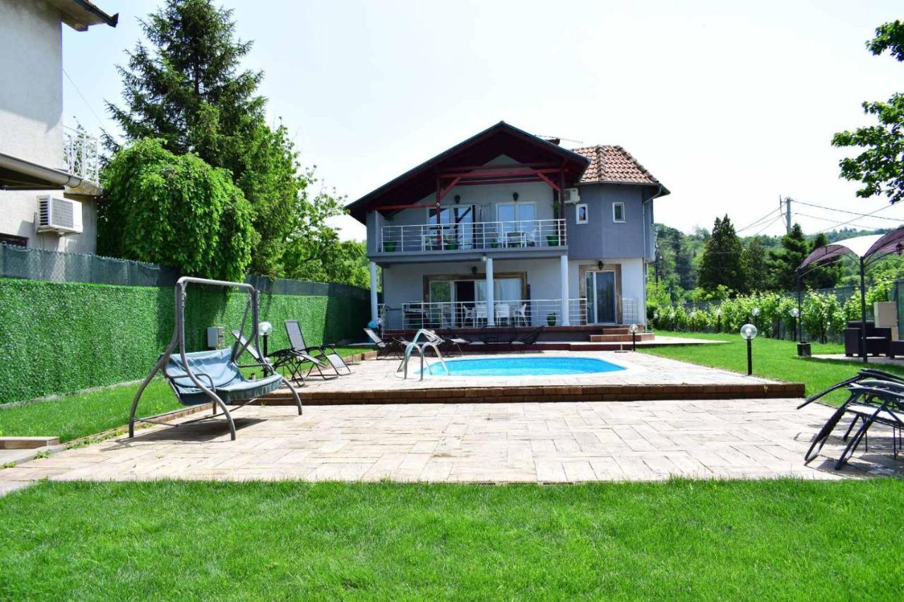 سميديريفو Vila Mila Riverside Apartments المظهر الخارجي الصورة